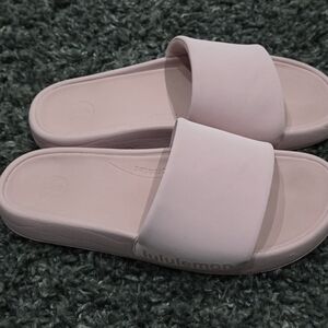 lululemon athletica Women's Soft Pink Slide Sandals Size 7.